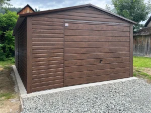 Garage simile legno con tetto a due falde