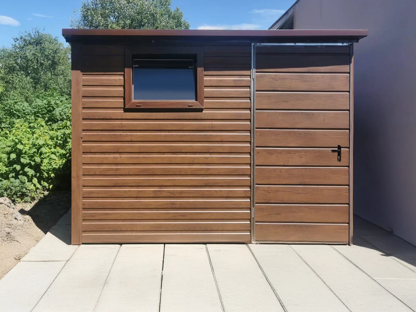 Garage in lamiera effetto legno dal design classico