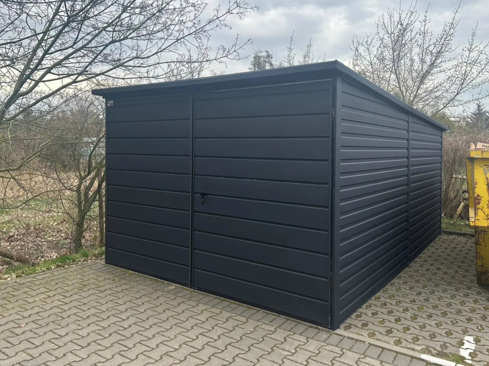 Garage a un posto auto con tetto a falda unica